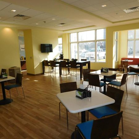Days Inn & Suites By Wyndham Kearney Ne Bagian luar foto
