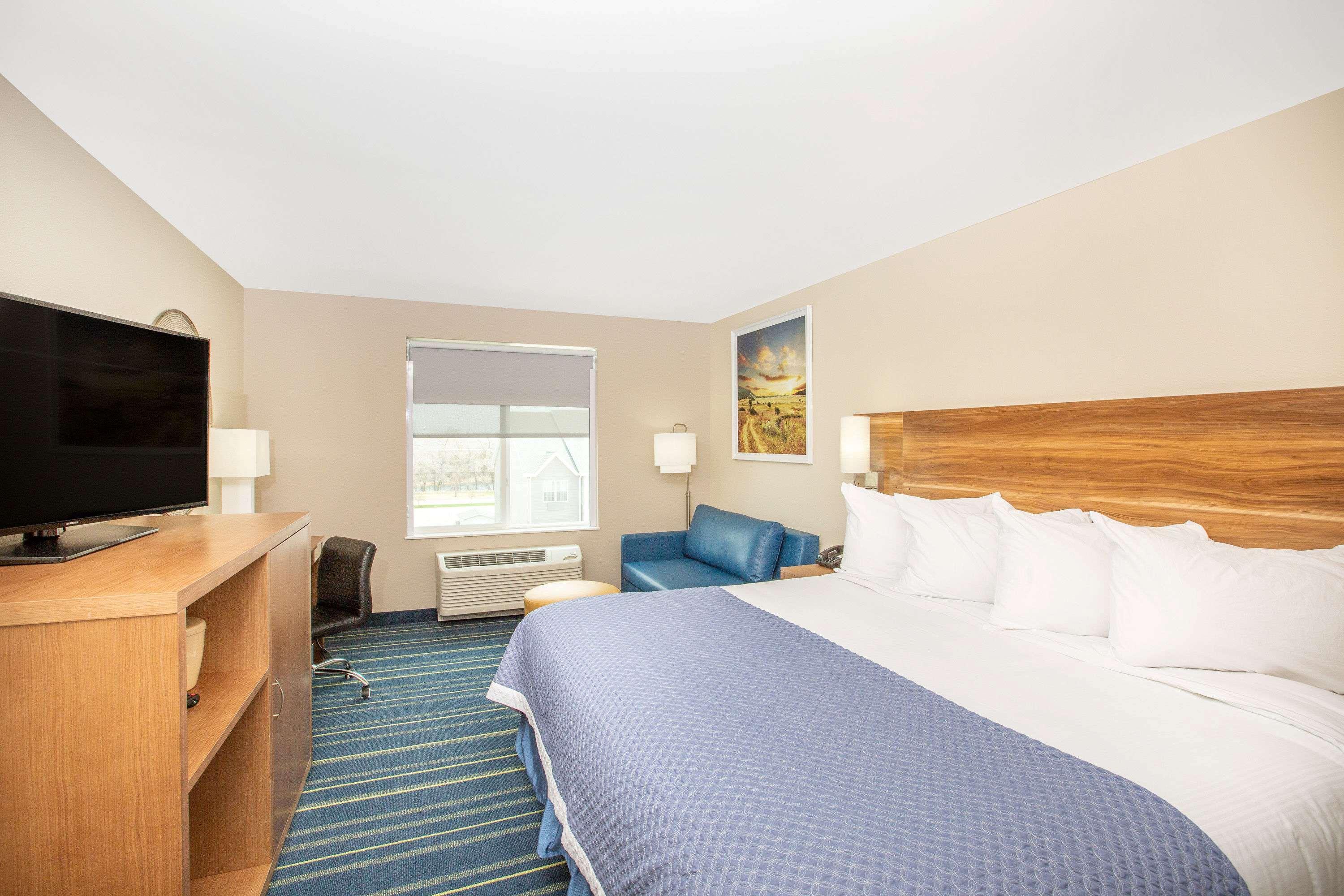 Days Inn & Suites By Wyndham Kearney Ne Bagian luar foto