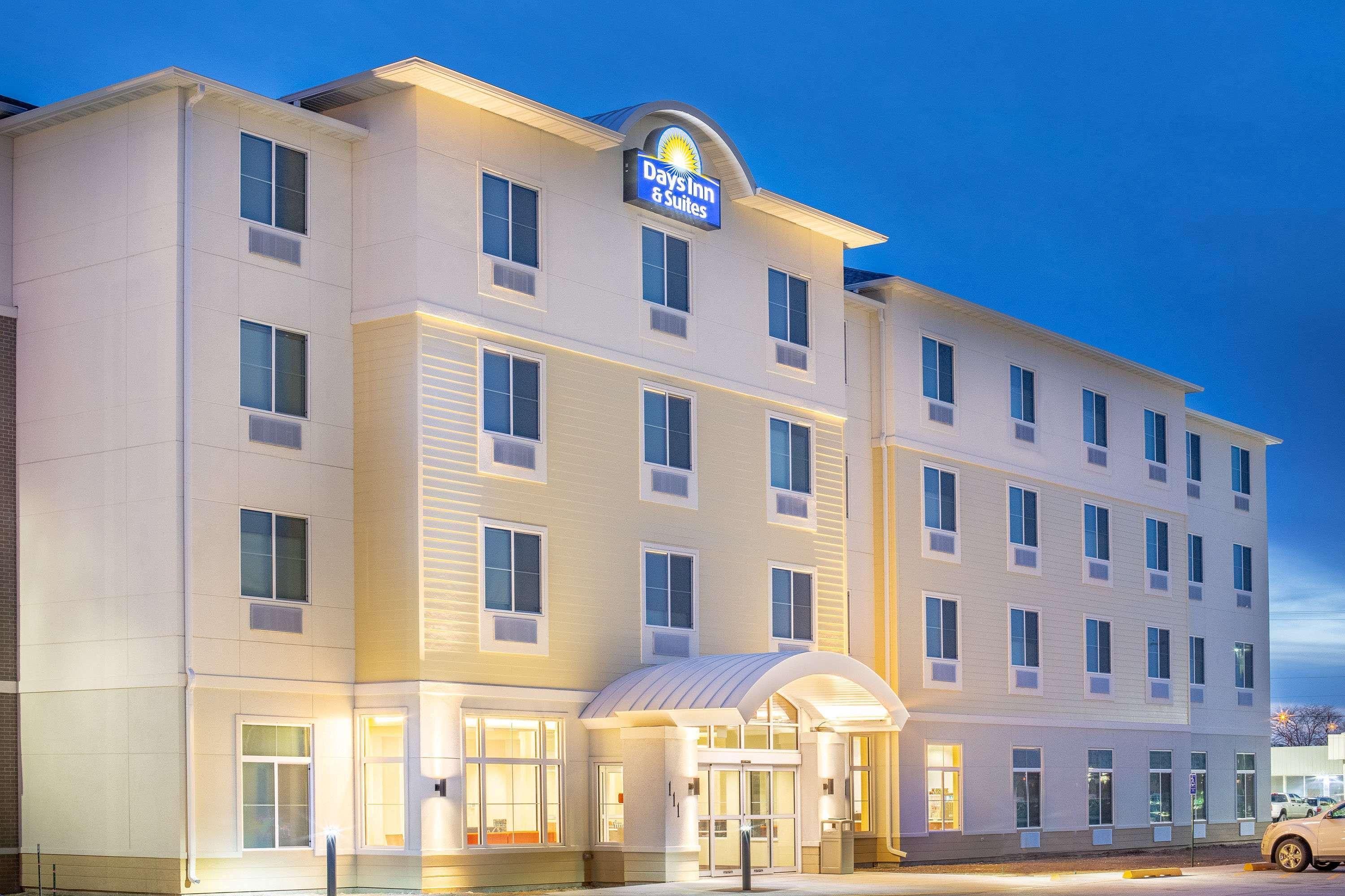 Days Inn & Suites By Wyndham Kearney Ne Bagian luar foto