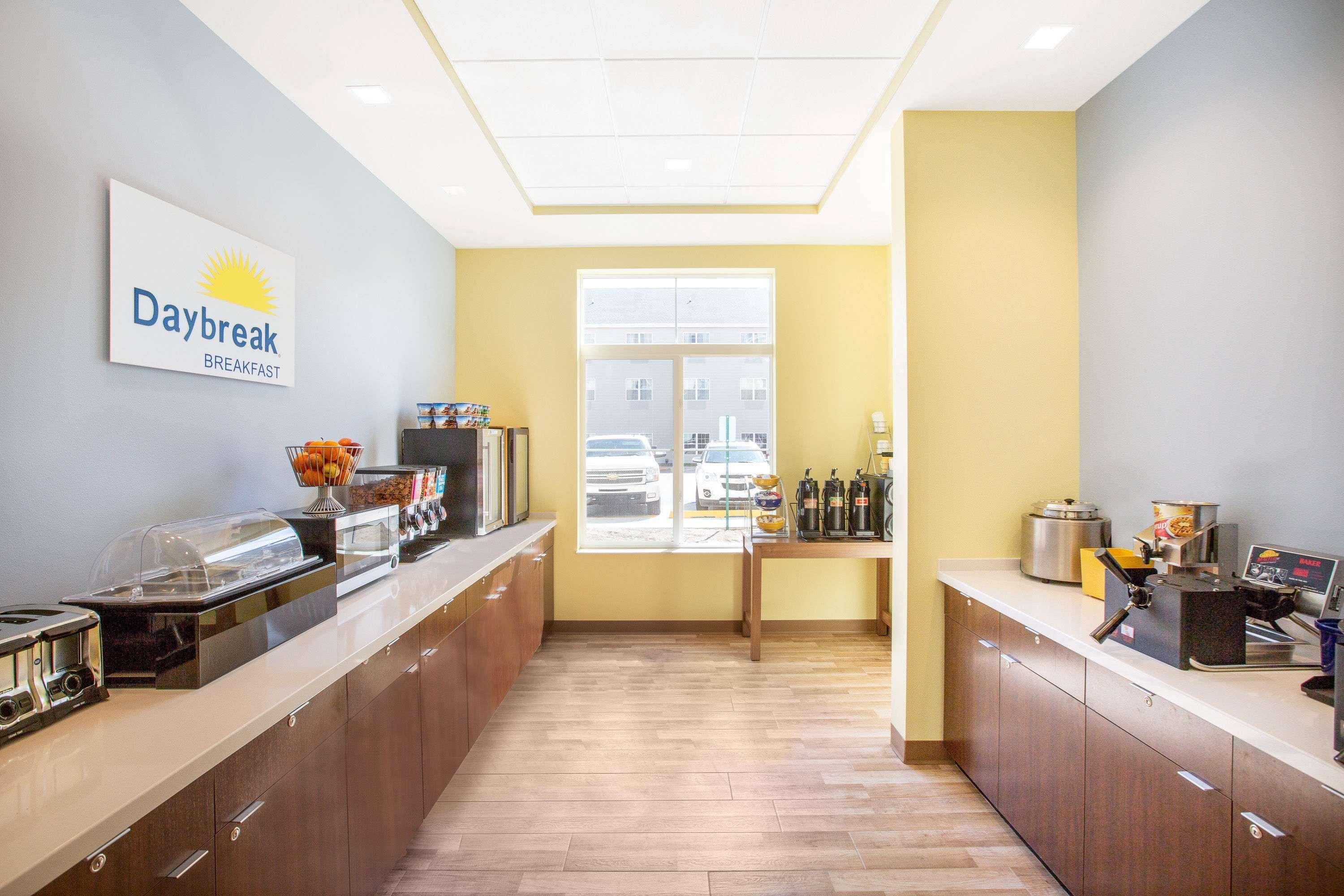 Days Inn & Suites By Wyndham Kearney Ne Bagian luar foto
