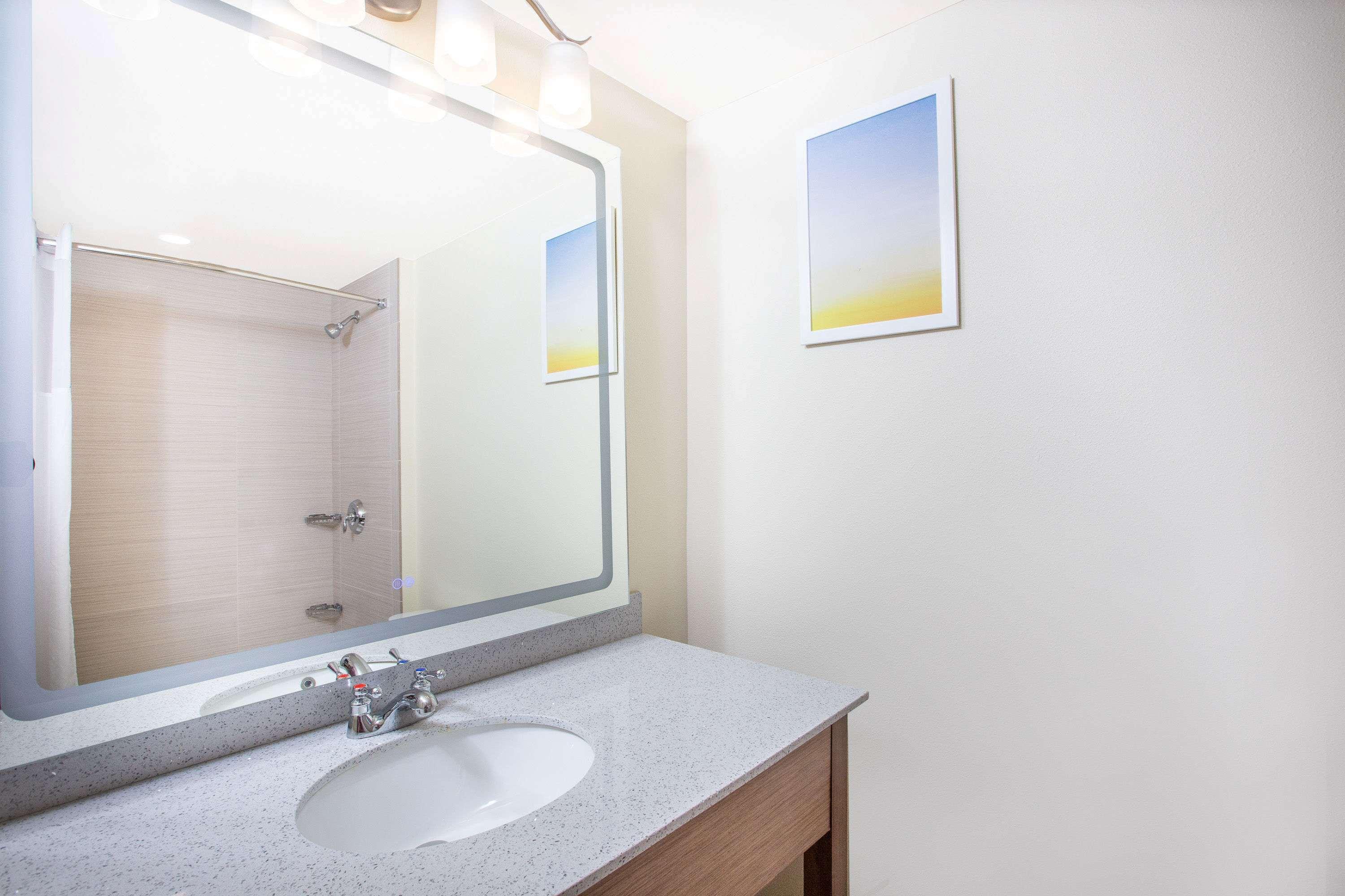 Days Inn & Suites By Wyndham Kearney Ne Bagian luar foto