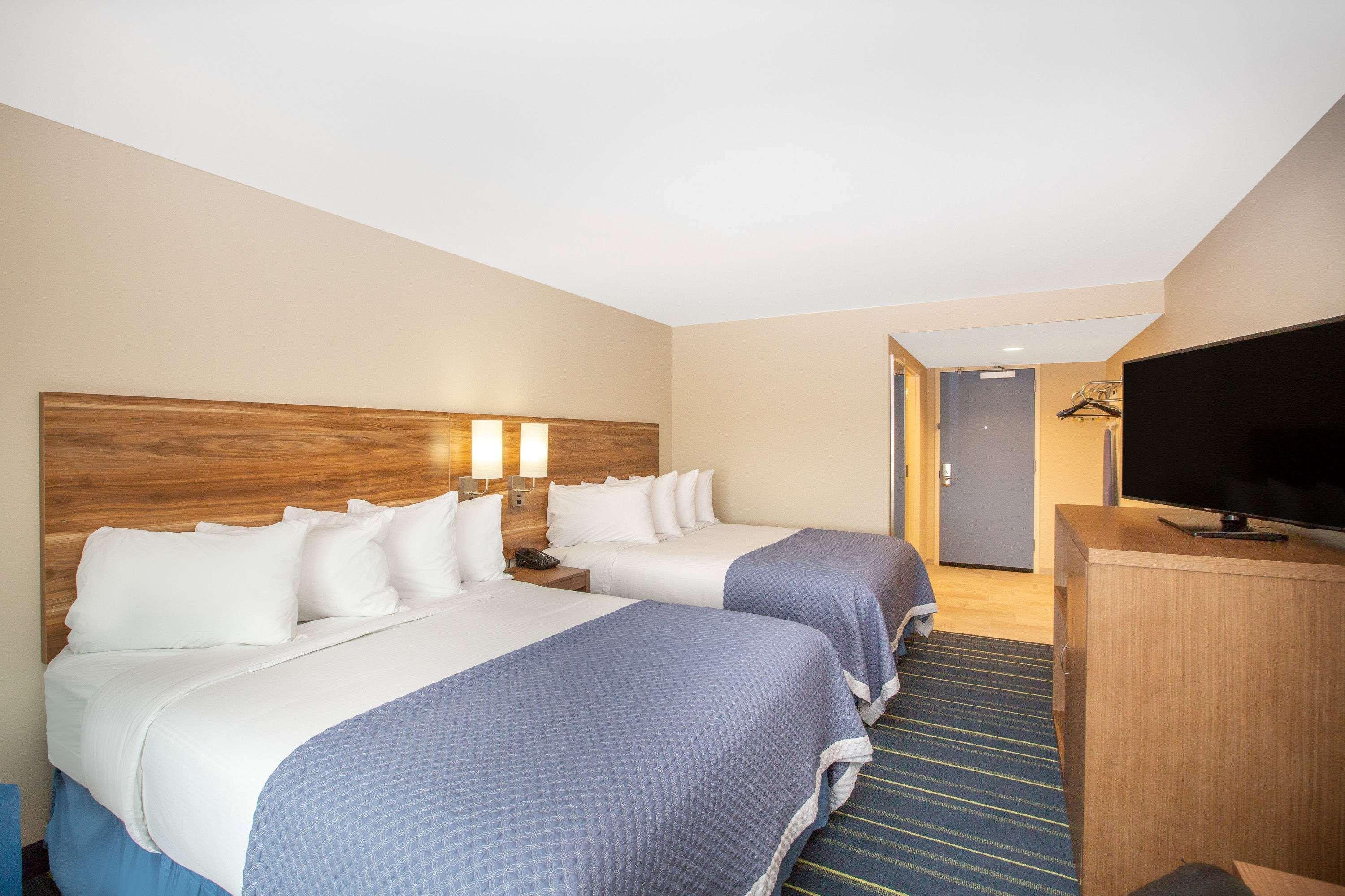 Days Inn & Suites By Wyndham Kearney Ne Bagian luar foto