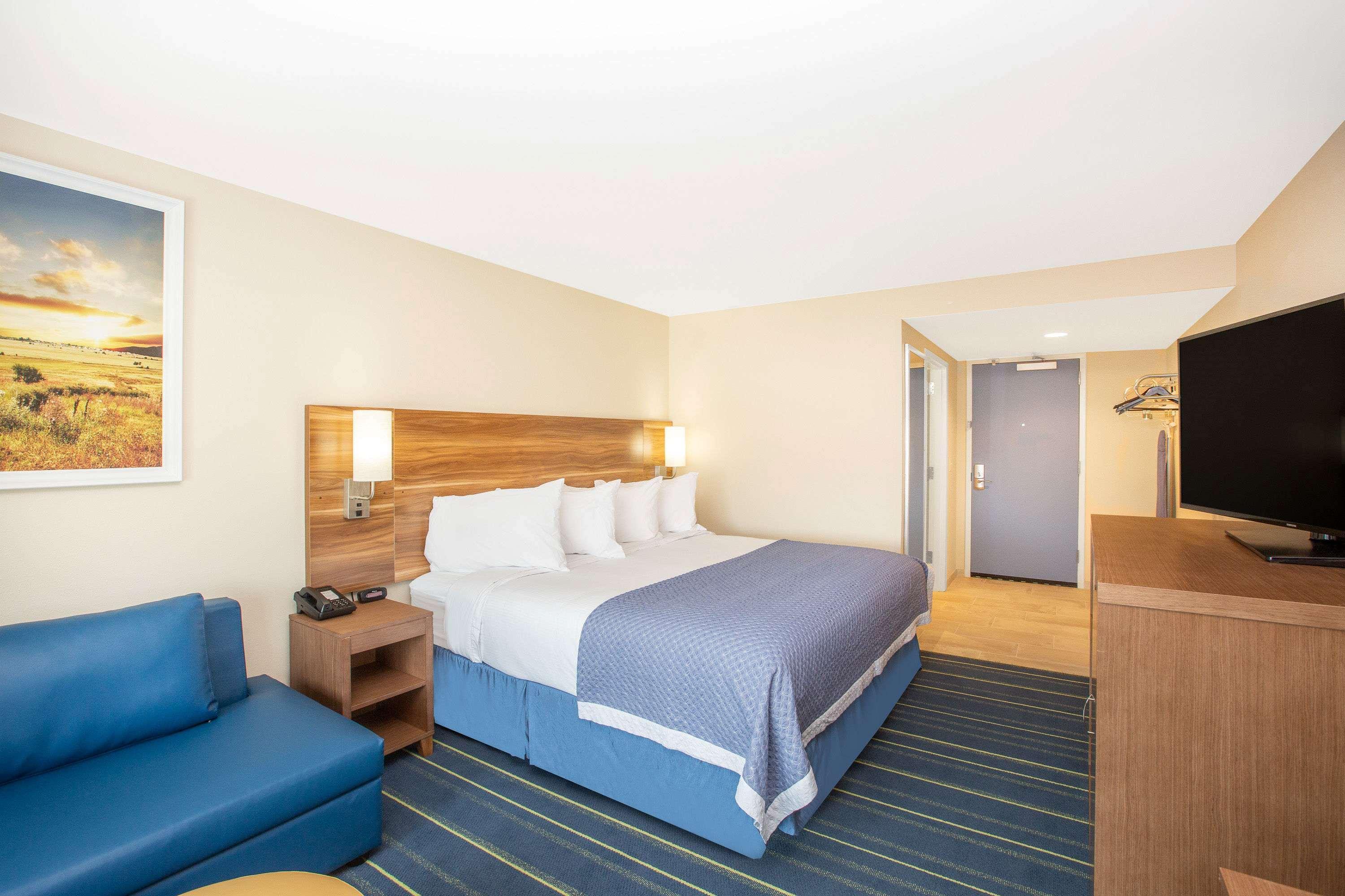 Days Inn & Suites By Wyndham Kearney Ne Bagian luar foto