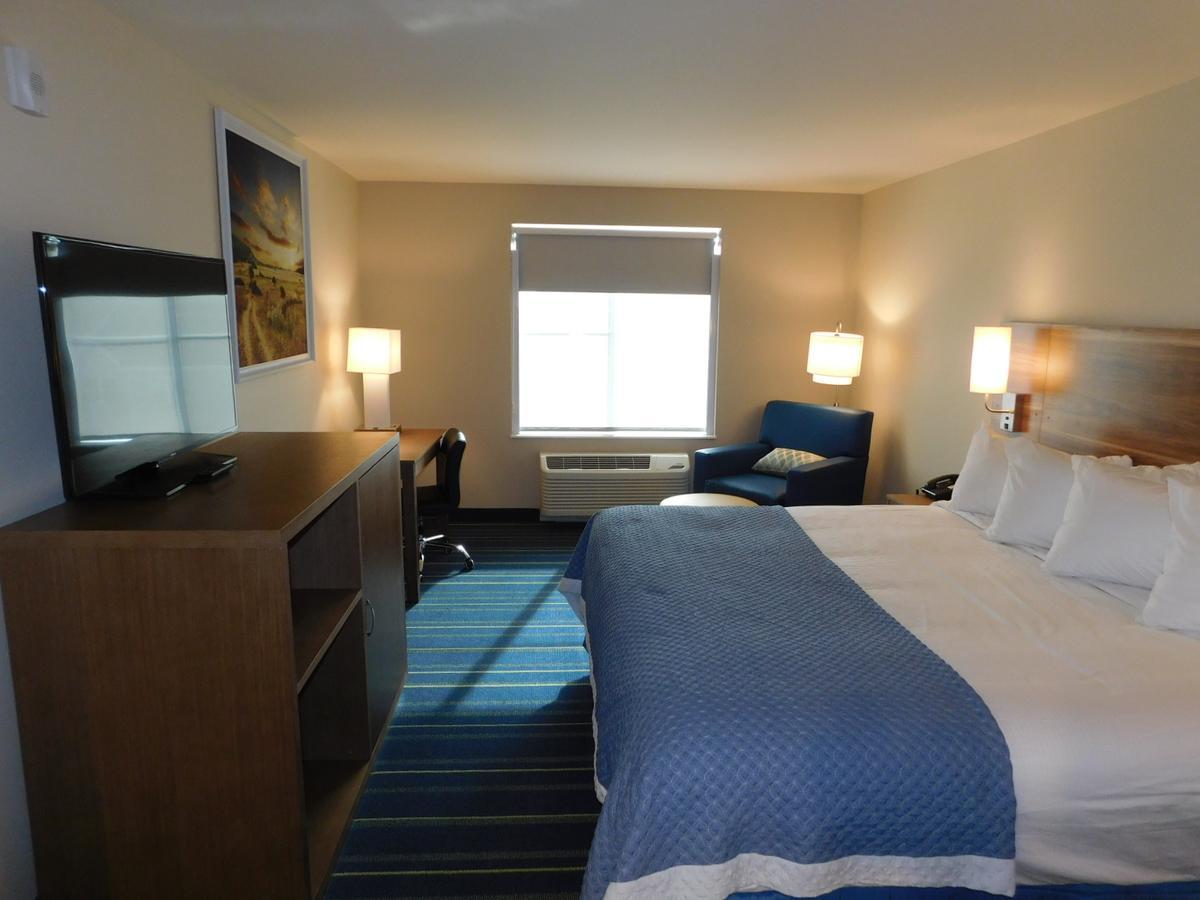 Days Inn & Suites By Wyndham Kearney Ne Bagian luar foto