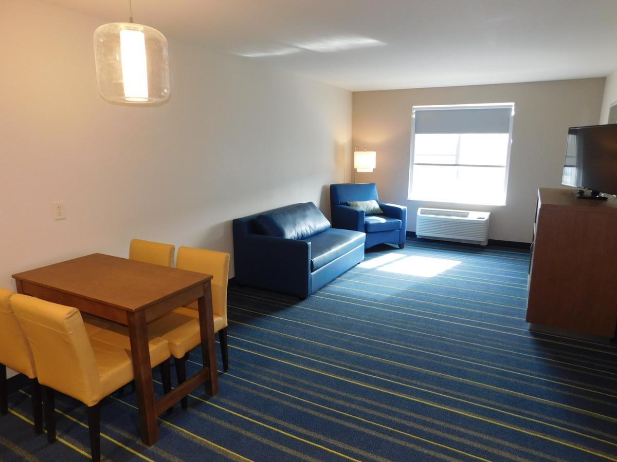 Days Inn & Suites By Wyndham Kearney Ne Bagian luar foto