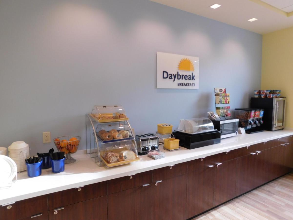 Days Inn & Suites By Wyndham Kearney Ne Bagian luar foto